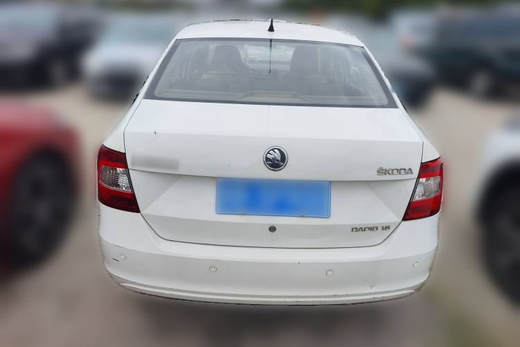 Used Skoda Rapid 2013 1.6L Manual Enjoyment Model
