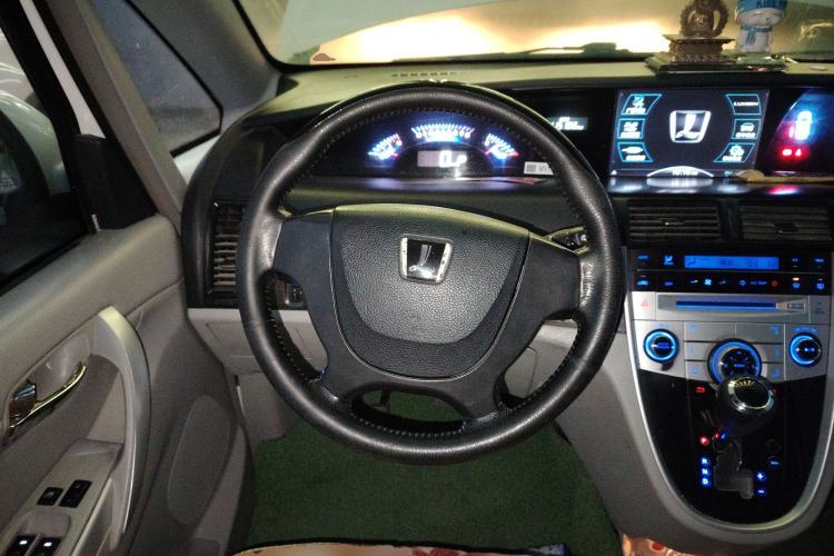 Used Luxgen Great 7 MPV 2015 2.0T Elite Edition Steering Wheel