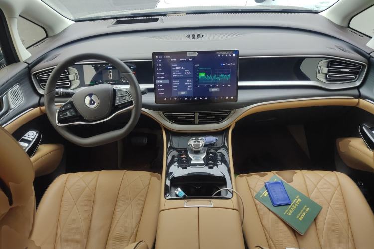 Used Denza D9 2024 DM-i 980 Four-Wheel Drive Prestige Model Center Console