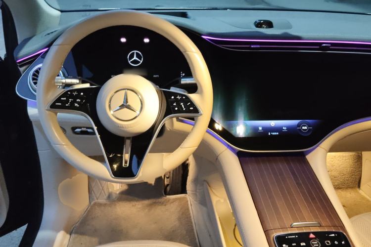 Used Mercedes-Benz EQS SUV 2023 450 4MATIC Pioneer Edition Steering Wheel