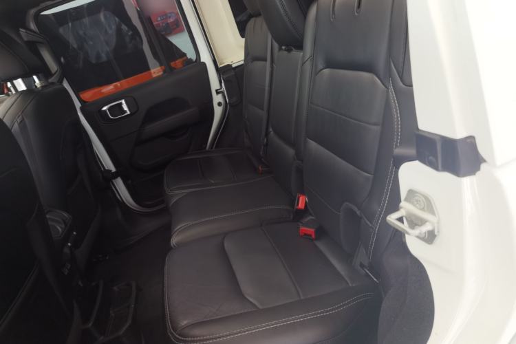 Used Jeep Wrangler 2019 2.0T Sahara Four-Door Electric Convertible China VI Emission Standard Left Rear Seat