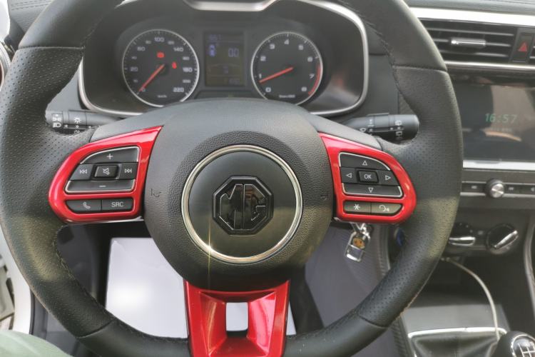 Used MG ZS 2020 Global Bestseller with 1.5L Engine Manual Transmission and a Massive 65-Inch Panoramic Sunroof Version Steering Wheel