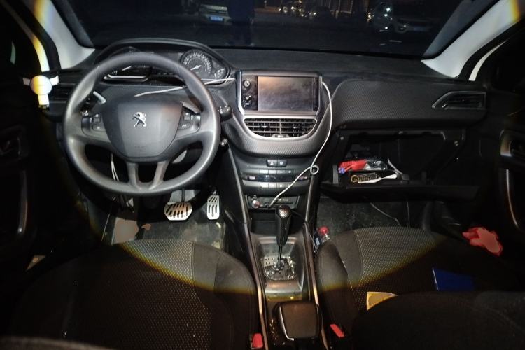 Used Peugeot 2008 2014 1.6L Automatic Fashion Edition Center Console