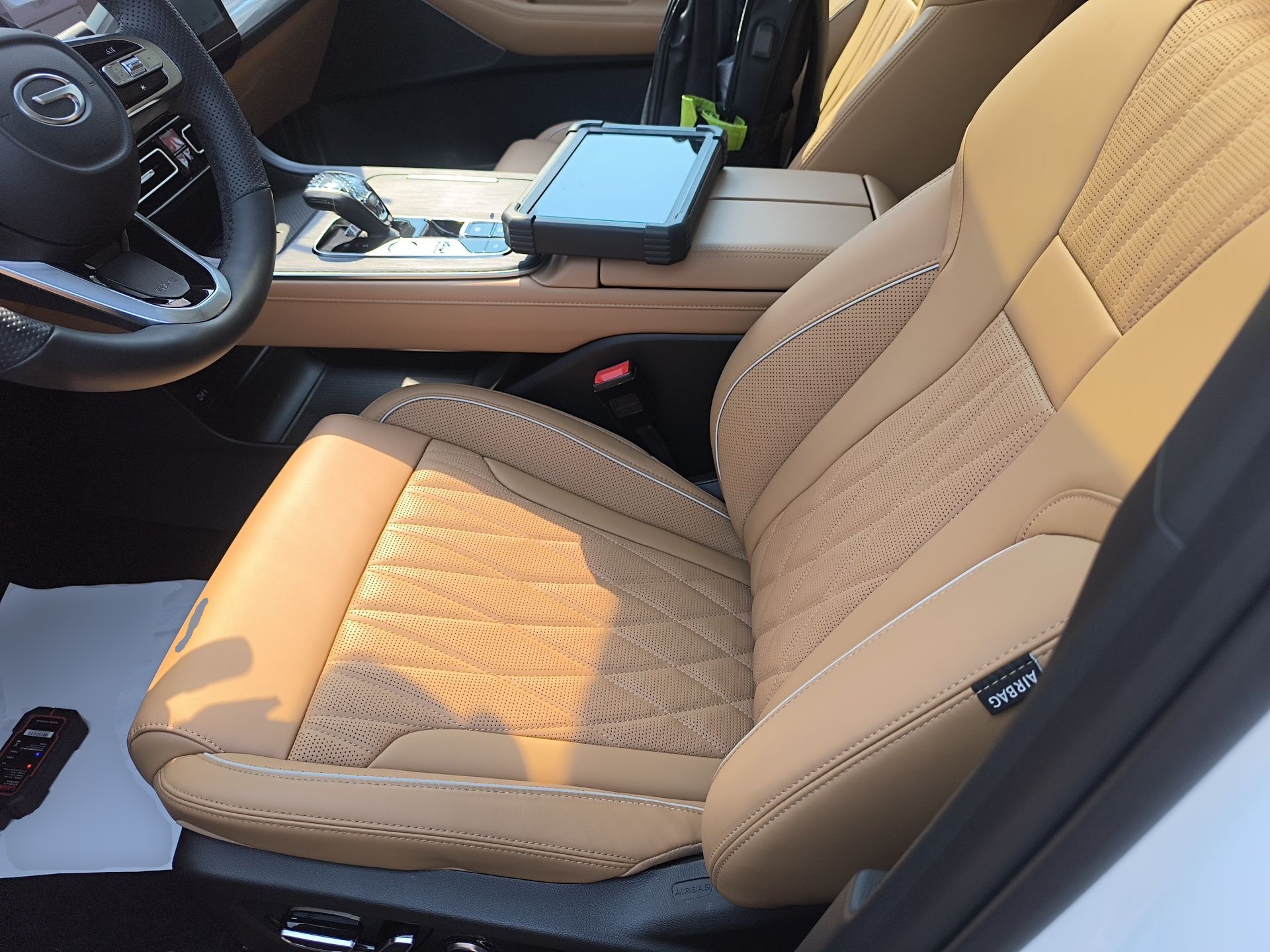 Переднее сиденье в автомобиле