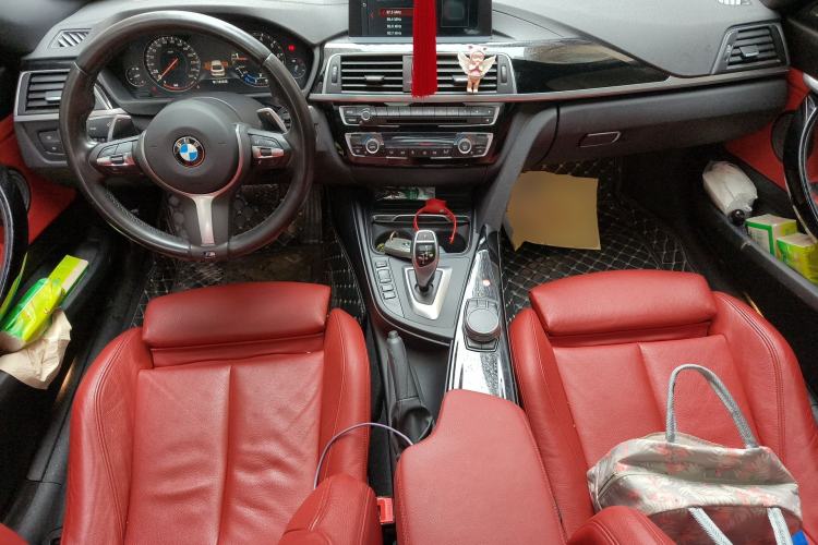 Used BMW 3 Series GT 2020 320i M Sport Night Edition Center Console