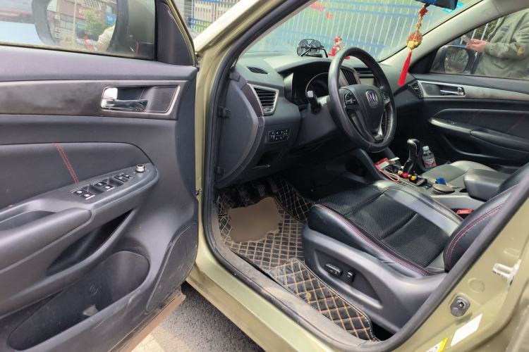 Used CHANGAN CS75 2014 2.0L Manual Leading Version China IV Standard
