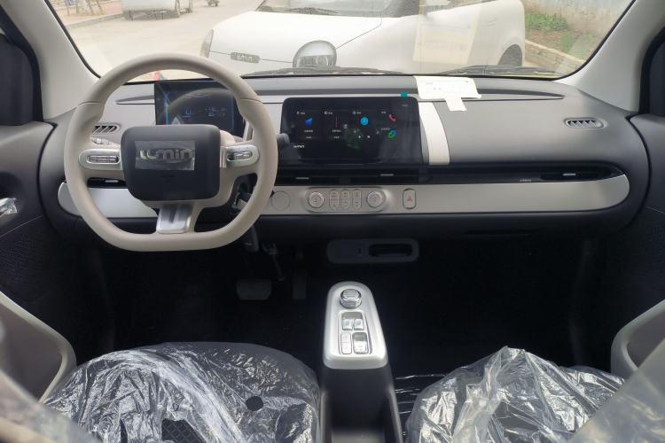 Used CHANGAN NEVO Lumin 2026 Model Treasure Edition 205km Passionate Beige Ningde Center Console