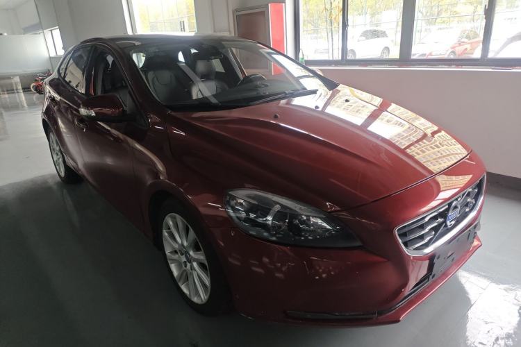Used Volvo V40 2015 1.6T Zhiyi Edition Front Right 45 Deg