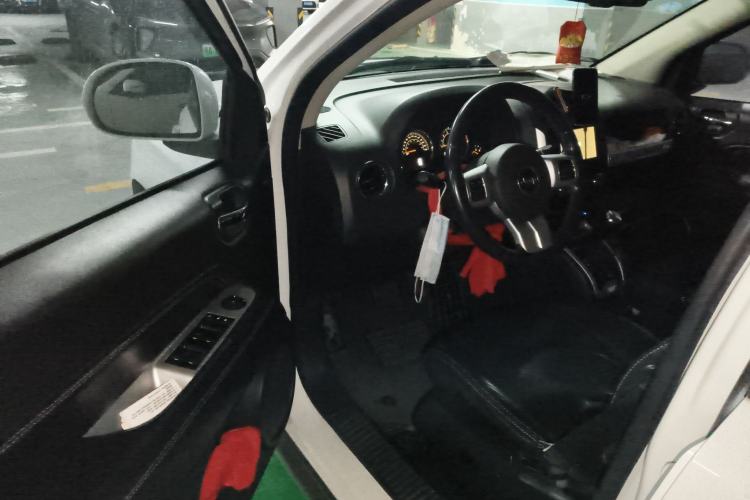 Used Jeep Compass 2014 2.0L two-wheel drive luxury version Driver Seat