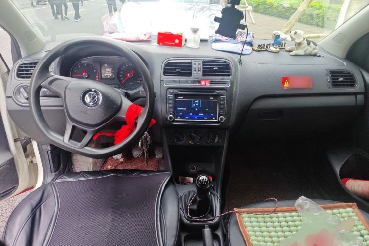 Used Volkswagen Polo 2014 1.4L Manual Fashion Edition Center Console