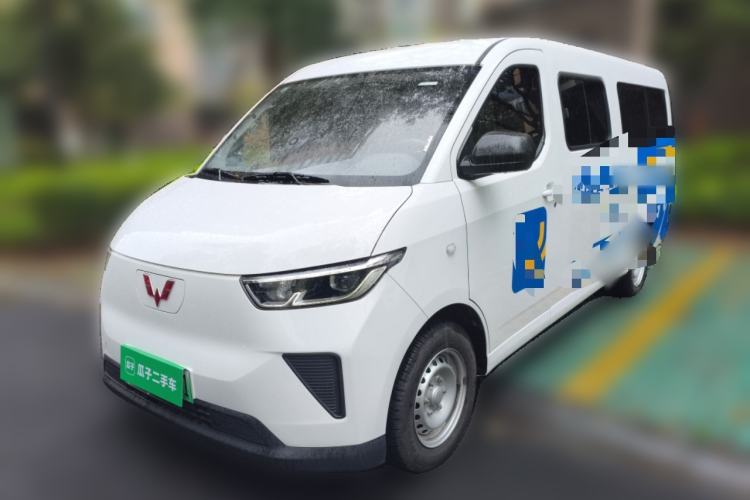 Used Wuling Yangguang 2024 300KM Comfort Version Passenger Van 75kW