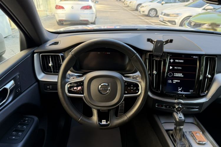 Used Volvo XC60 2018 T5 4x4 Smart & Sporty Edition
