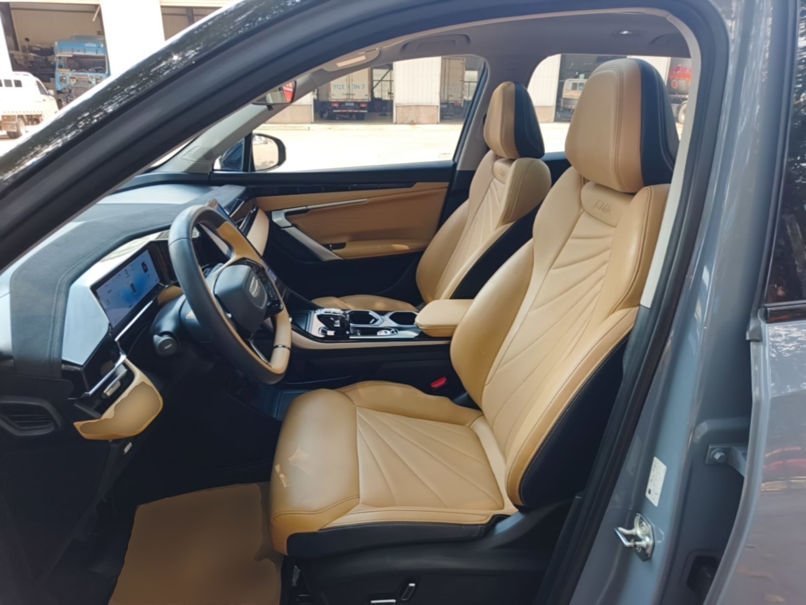 Geely Auto FX11 2023 1.5TD DCT Luxury Version — снимка 17