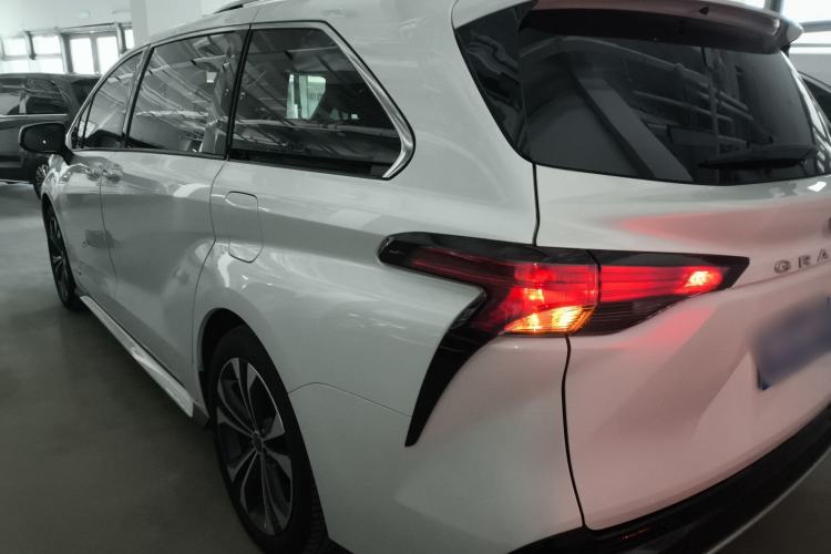 Used Toyota Granvia 2023 2.5L Hybrid Prestige PLUS Edition Exterior 2