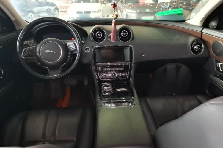 Used Jaguar XJ 2016 XJL 2.0T Two-Wheel-Drive Elegant Business Edition
