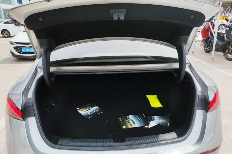 Used Roewe D7 2023 DMH 125km Flagship Edition Trunk