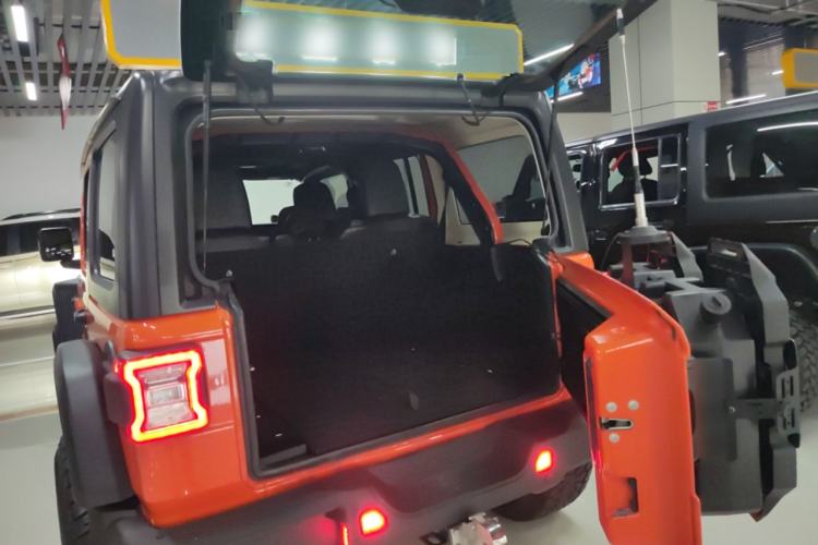 Used Jeep Wrangler 2019 2.0T Sahara Four-Door Version China VI Emission Standard