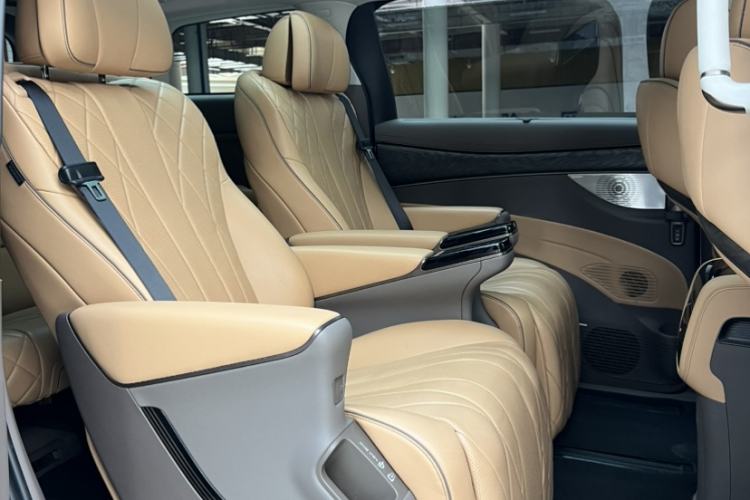 Used Denza D9 2022 DM-i 1040 Prestige Model