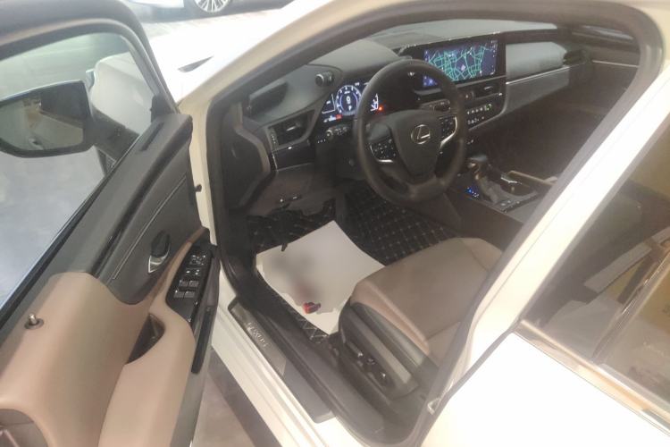 Used Lexus ES 2023 200 Excellence Edition
