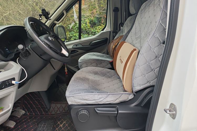 Used SAIC MAXUS Xintu V90 2022 2.0T Manual Zhiyun King Rear-Drive Long Wheelbase High-Roof with Single Rear Tire—6/7 Seats