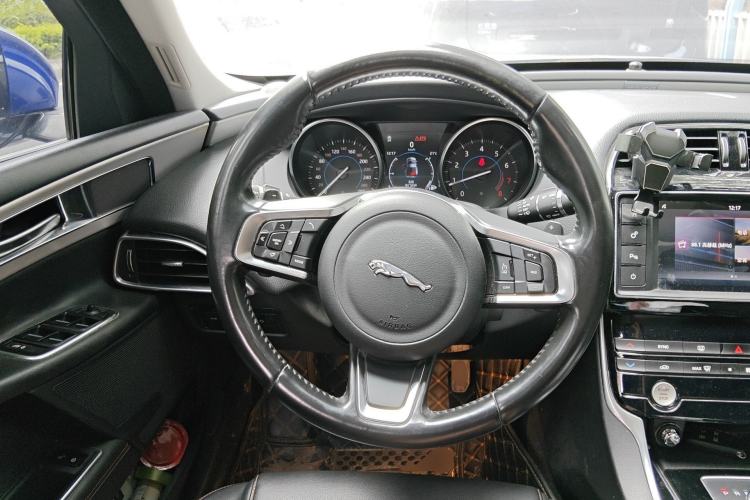 Used Jaguar XEL 2018 2.0T 200 PS Luxury Edition Steering Wheel