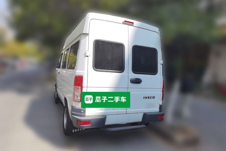 Used Iveco Daily 2017 2.5T A35 Passenger Van 5-7 Seats Model 47Z5
