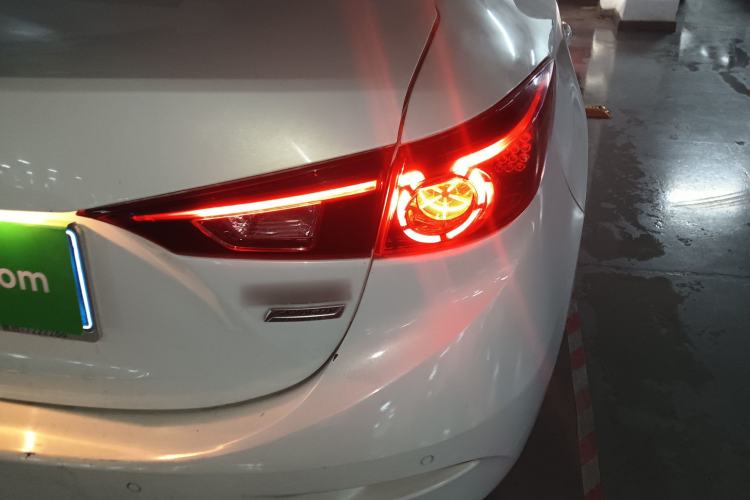 Used Mazda 3 Axela 2019 Cloud-Controlled Sedan 1.5L Automatic Luxury Model China VI Standard Right Rear Taillight