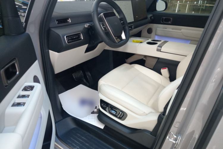 Used Li Auto MEGA 2025 Home Family Special Edition
