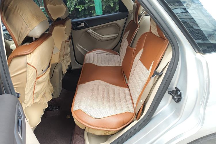 Used Ford Focus 2013 Sedan Classic 1.8L Automatic Fashion Edition
