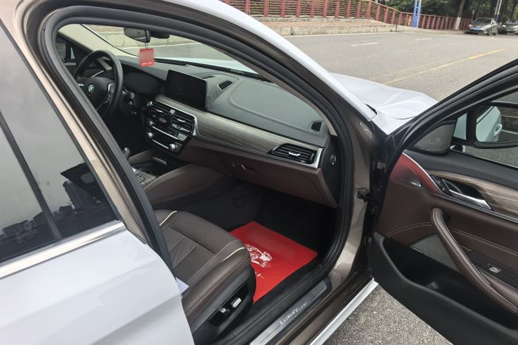 Used BMW 5 Series 2019 530Li Luxury Edition Premium Package Interior 9