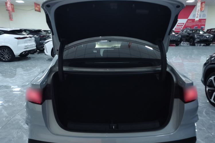 Used BYD Qin L 2025 DM-i Smart Drive 120KM Excellence Model
