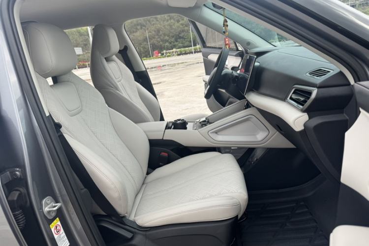 Used BYD Yuan UP 2024 401KM Leading Edition Interior 4