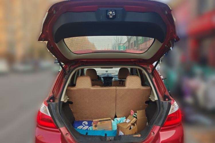 Used Venucia R50 2015 1.6L Manual Fashion Edition
