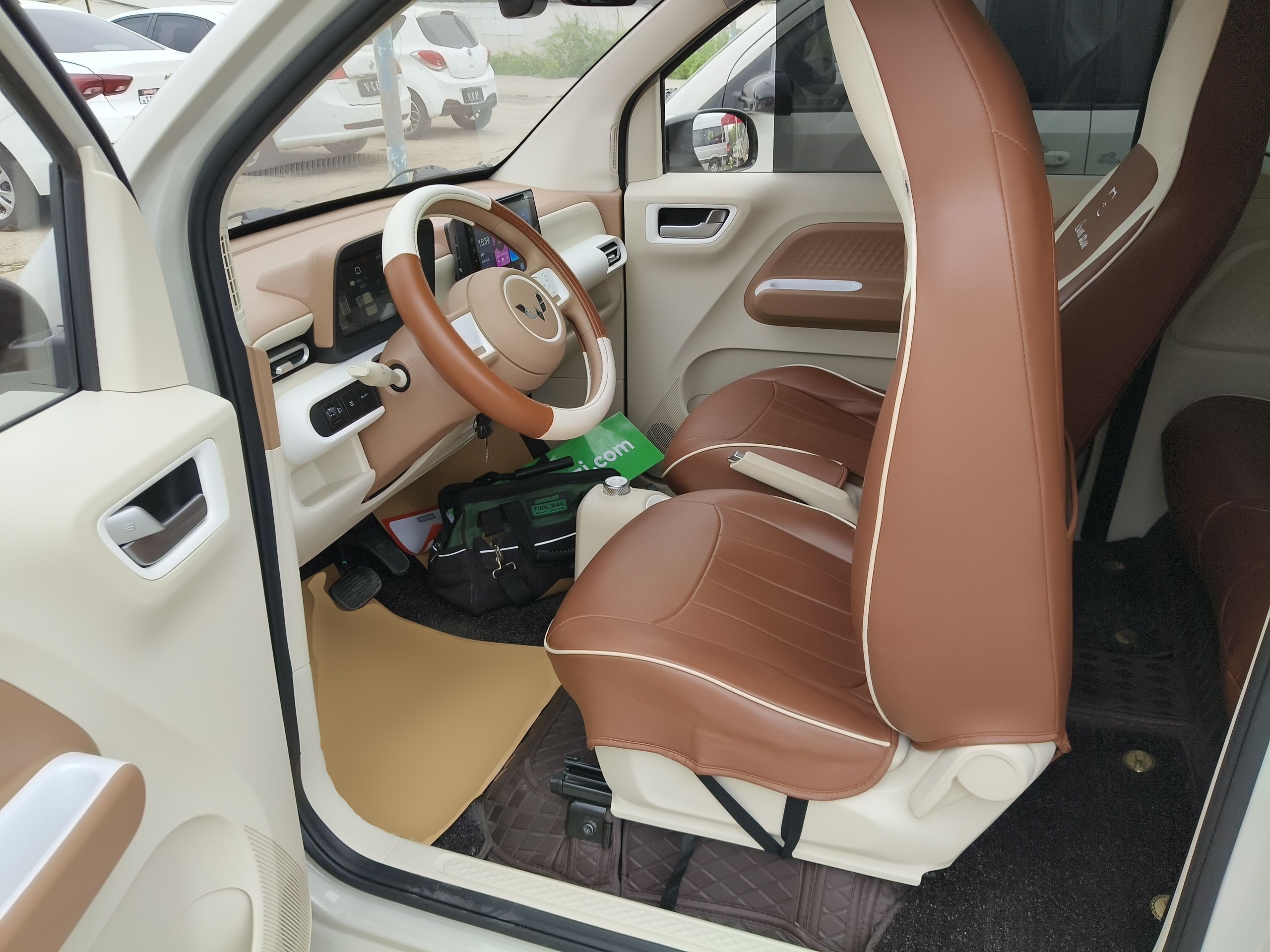 Переднее сиденье в автомобиле