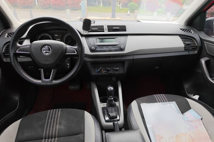 Used Skoda Fabia 2015 1.6L Automatic Sport Edition Center Console