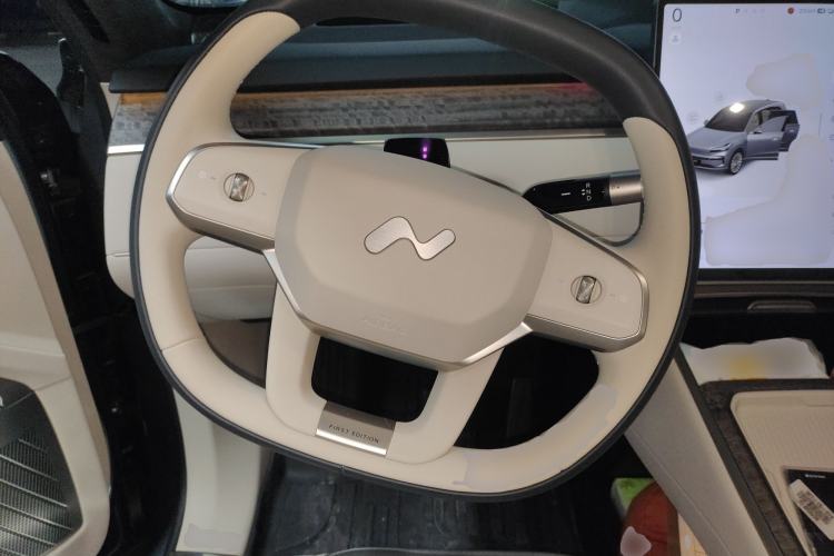 Used ONVO Luxeed L90 2025 Model—Max Six-Seater Version
