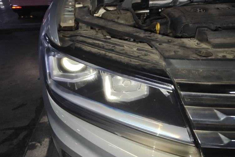 Used Volkswagen Tiguan L 2017 330TSI Automatic Two-Wheel Drive Luxury Edition Right Front Headlight