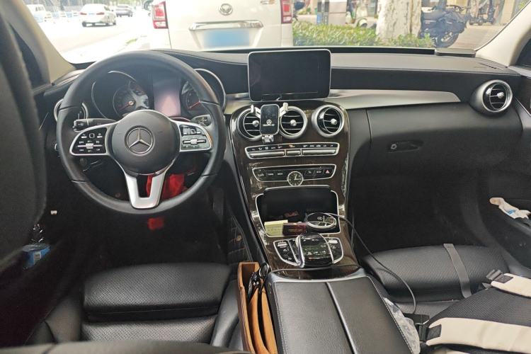 Used Mercedes-Benz C-Class 2017 Facelift C 200 L Sport Edition Center Console