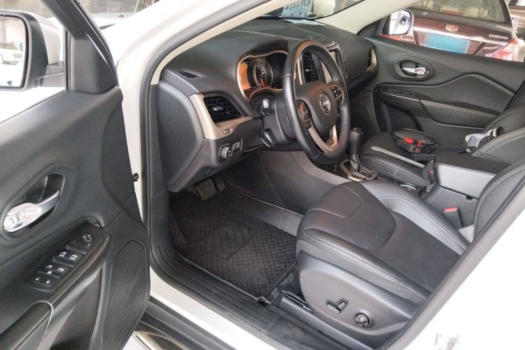 Used Jeep Cherokee 2017 2.0L Superior Edition