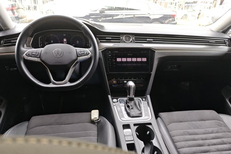 Used Volkswagen Magotan 2020 330TSI DSG Luxury Edition Center Console