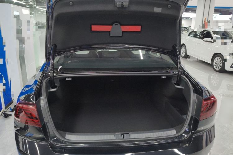 Used Volkswagen Magotan 2023 2 Million Units Limited Edition 330TSI DSG Leading Version Trunk