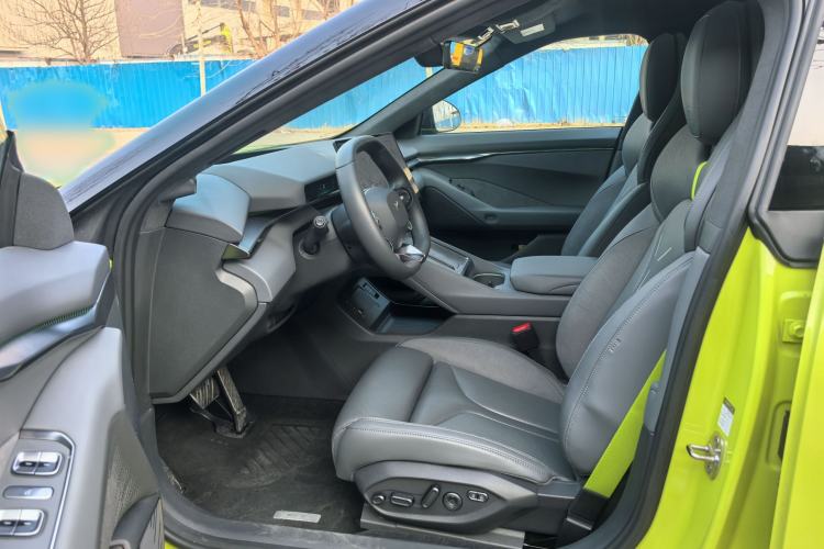 Used XPeng P7 2025 Model—750 All-Wheel-Drive High-Performance Ultra Left Front Seat