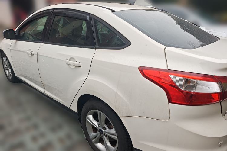 Used Ford Focus 2012 Sedan 1.6L Manual Fashion Edition
