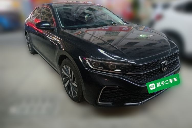 Used Volkswagen Passat 2022 330TSI Starry Luxury Edition Front Right 45 Deg