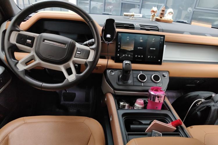 Used Land Rover Defender 2023 110 3.0T P400 Dark Edition Center Console