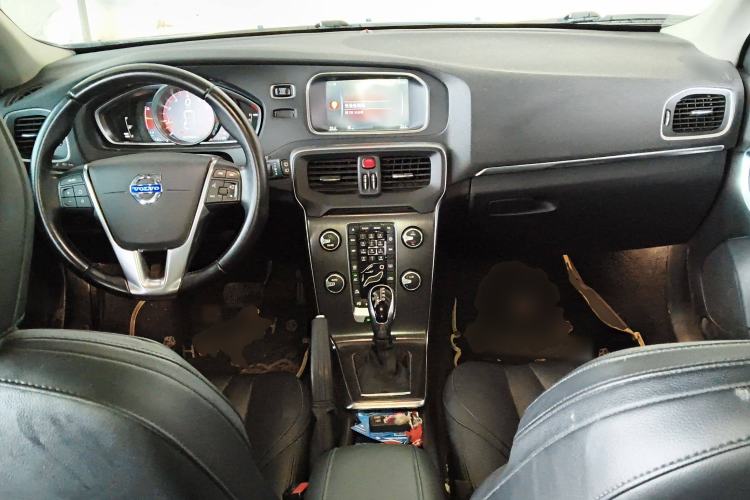 Used Volvo V40 2015 1.6T Zhiya Edition