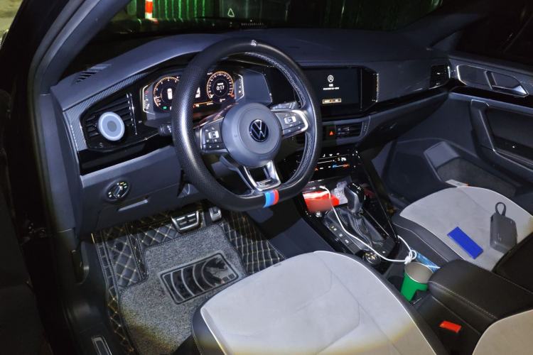 Used Volkswagen Tayron 2021 380TSI All-Wheel Drive R-Line Connected Version Center Console