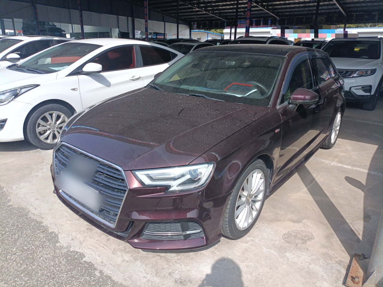 تحت مقدمة السيارة