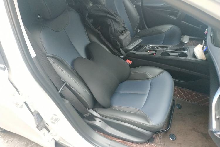 Used Buick Velite 6 2023 Revised Version 430 km Range – Commuter Edition Right Front Seat