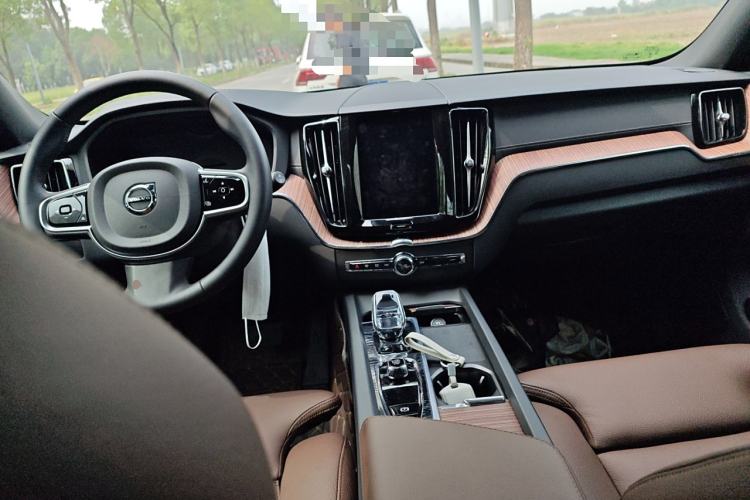 Used Volvo XC60 2025 B5 Four-Wheel Drive Smart & Advanced Luxury Edition Center Console